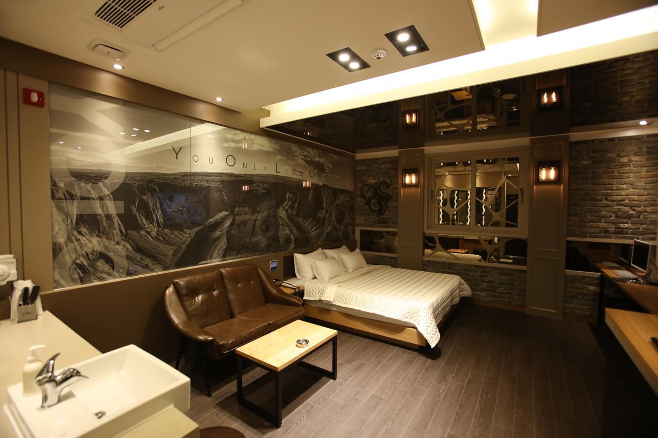 Hotel Yolo Chongnae-dong Exterior photo