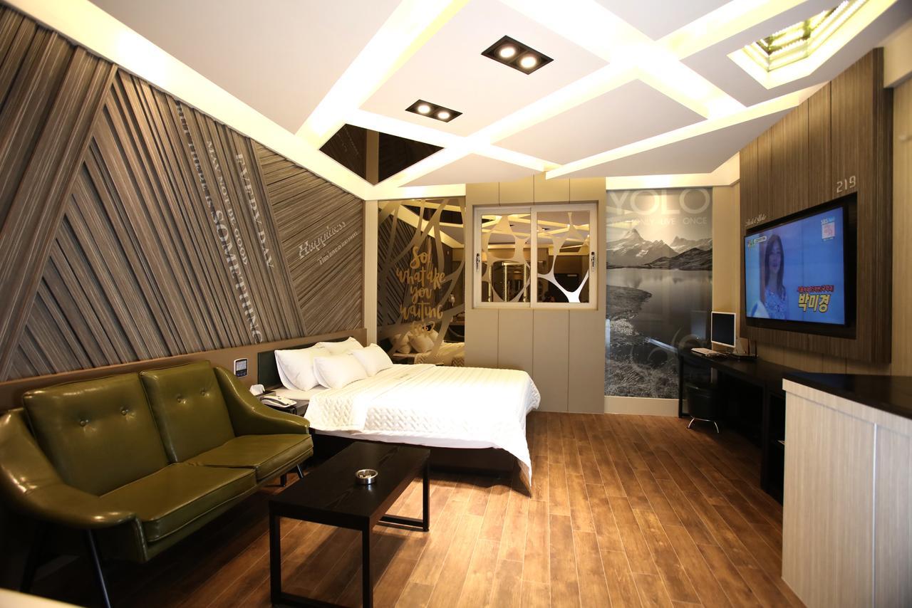 Hotel Yolo Chongnae-dong Exterior photo